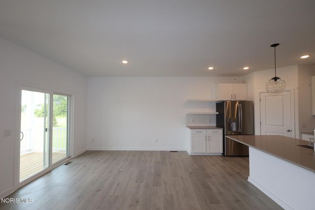 7755 Hank Drive, Holland, OH 43528