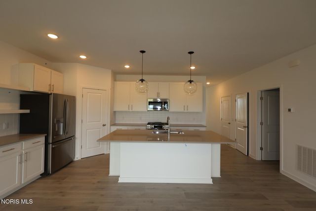 7755 Hank Drive, Holland, OH 43528
