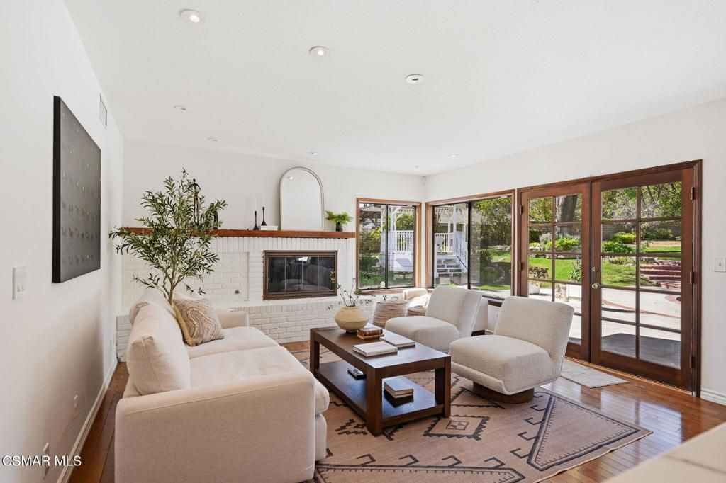 Image 11 of property listing at 1531 El Cerrito Drive, Thousand Oaks, CA 91362