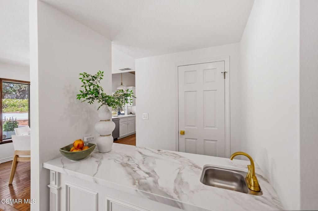 Image 13 of property listing at 1531 El Cerrito Drive, Thousand Oaks, CA 91362