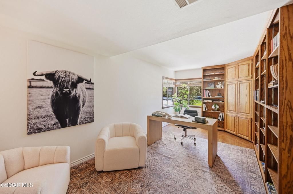 Image 16 of property listing at 1531 El Cerrito Drive, Thousand Oaks, CA 91362