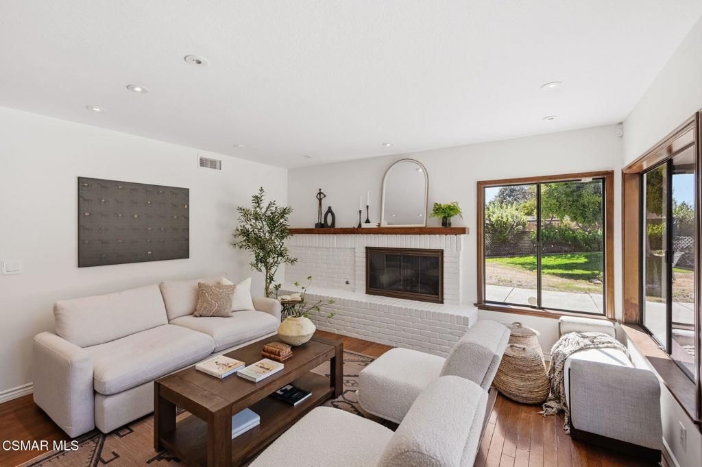 Image 2 of property listing at 1531 El Cerrito Drive, Thousand Oaks, CA 91362