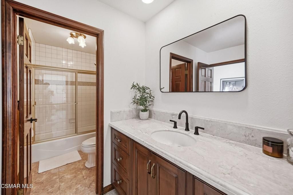 Image 28 of property listing at 1531 El Cerrito Drive, Thousand Oaks, CA 91362