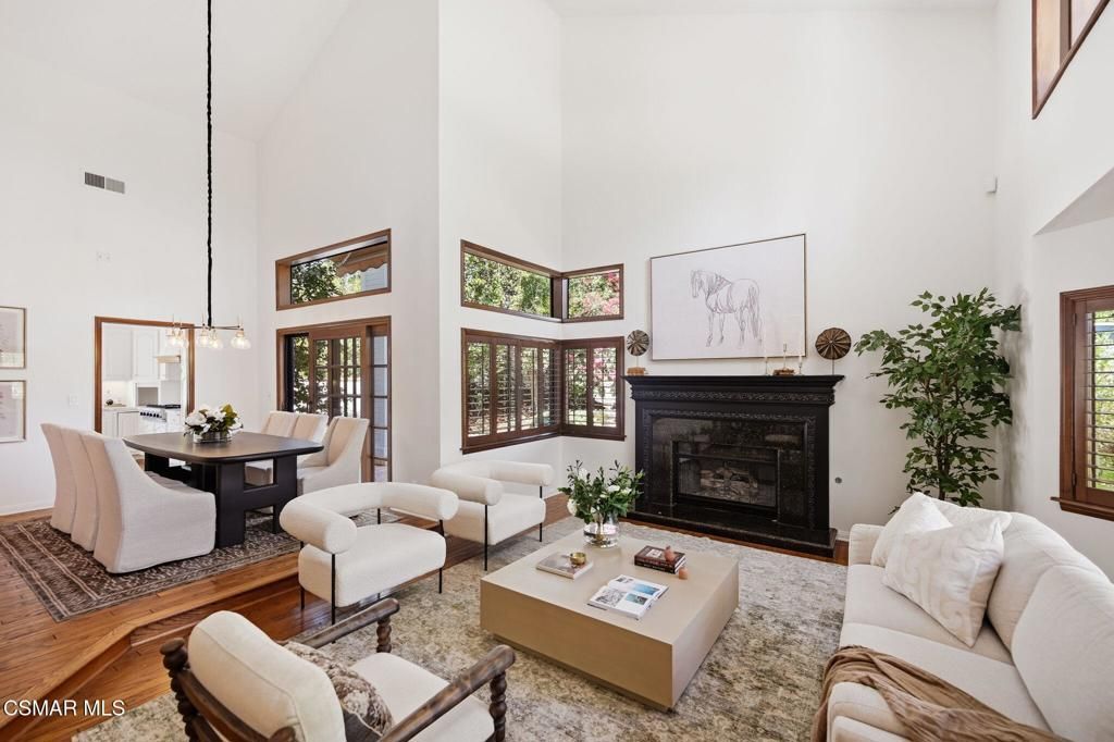 Image 3 of property listing at 1531 El Cerrito Drive, Thousand Oaks, CA 91362