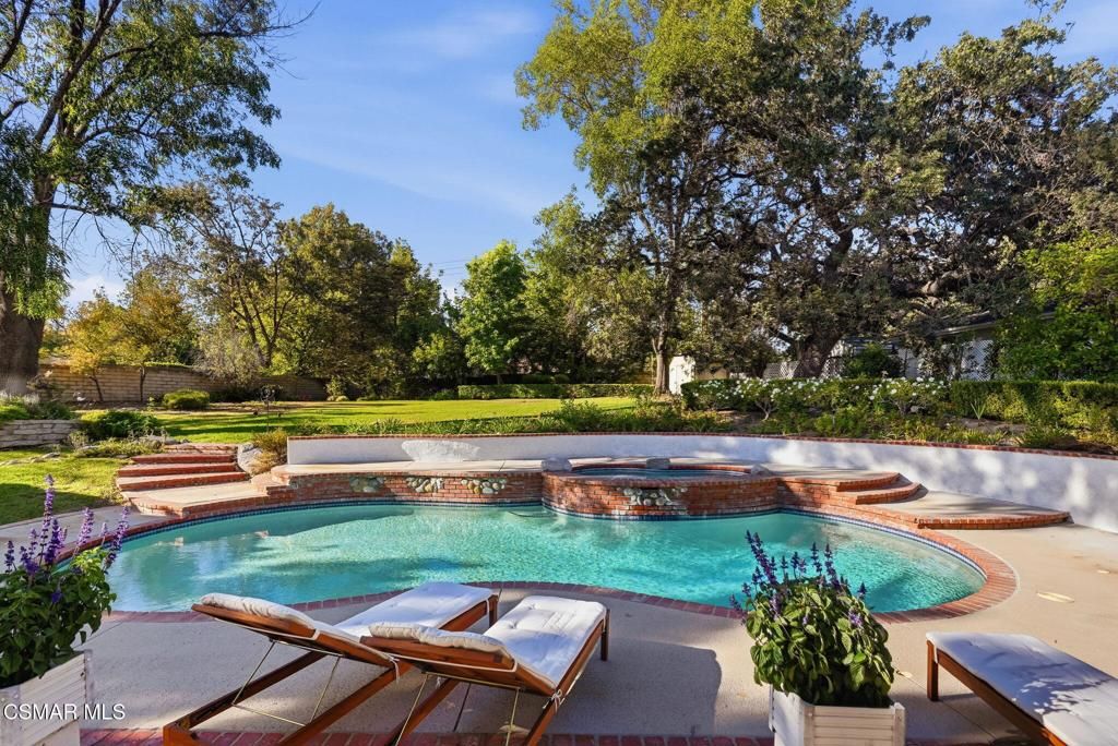 Image 35 of property listing at 1531 El Cerrito Drive, Thousand Oaks, CA 91362