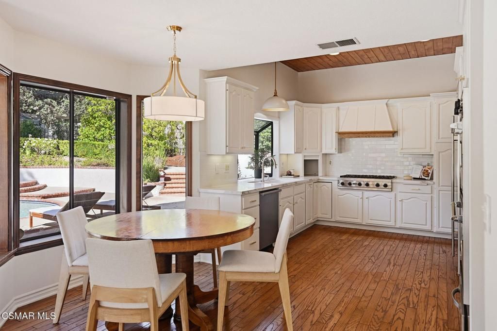 Image 4 of property listing at 1531 El Cerrito Drive, Thousand Oaks, CA 91362