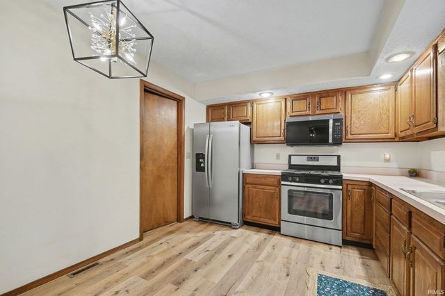 521 W Lowell Avenue, Mishawaka, IN 46545