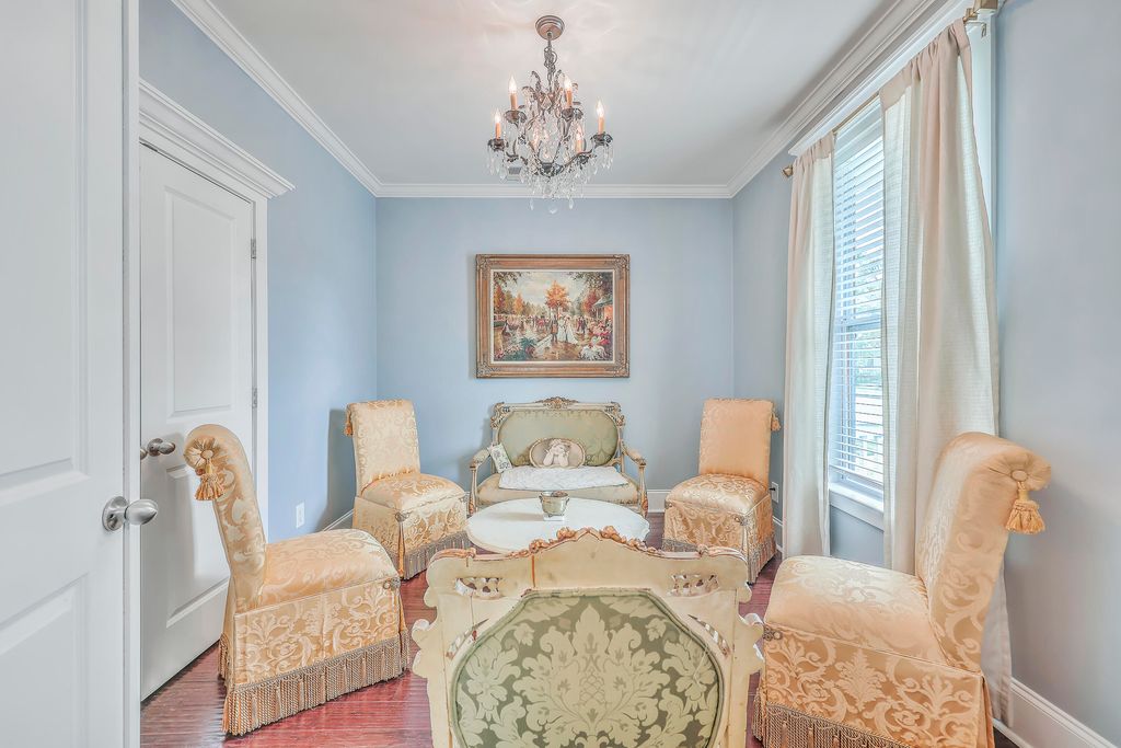 Image 10 of property listing at 200 Crossandra Avenue, Summerville, SC 29483