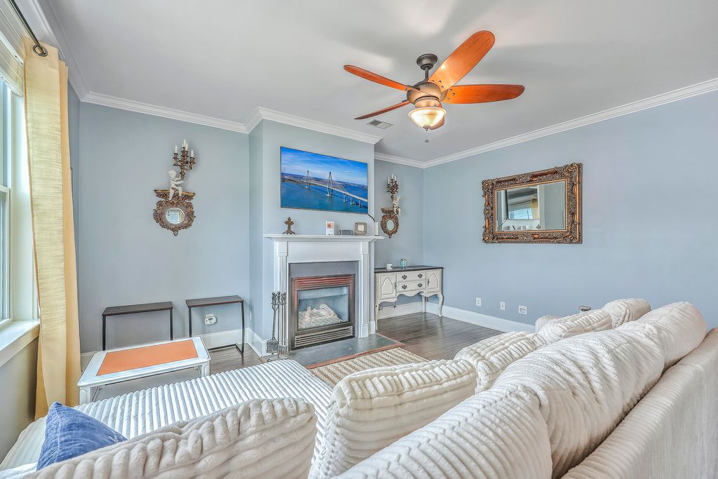 Image 13 of property listing at 200 Crossandra Avenue, Summerville, SC 29483