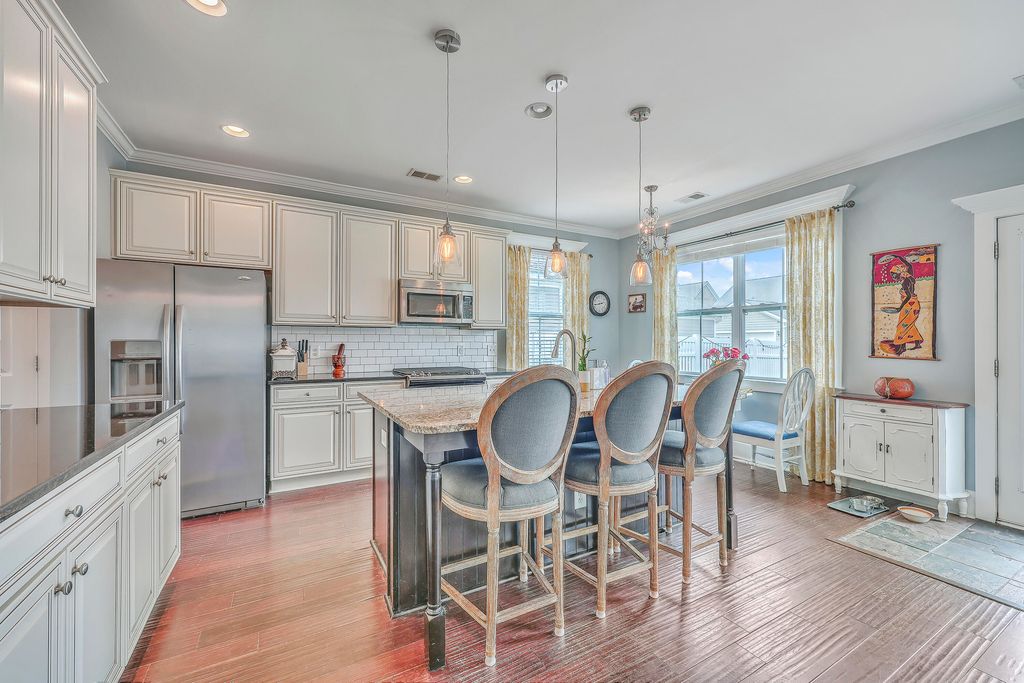 Image 15 of property listing at 200 Crossandra Avenue, Summerville, SC 29483