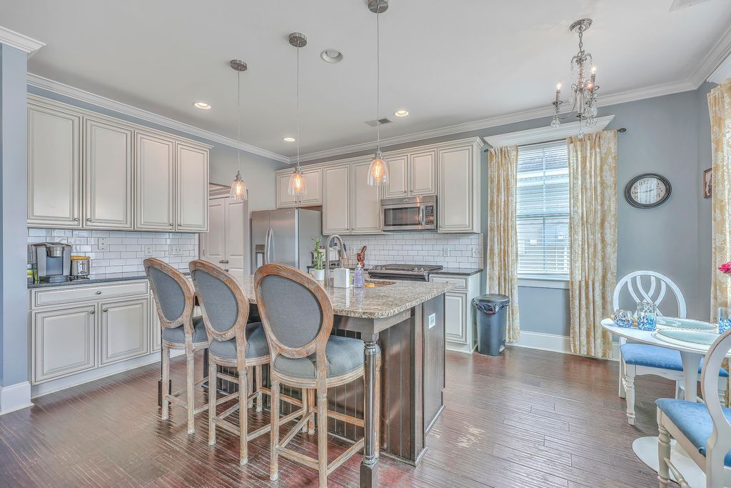 Image 16 of property listing at 200 Crossandra Avenue, Summerville, SC 29483