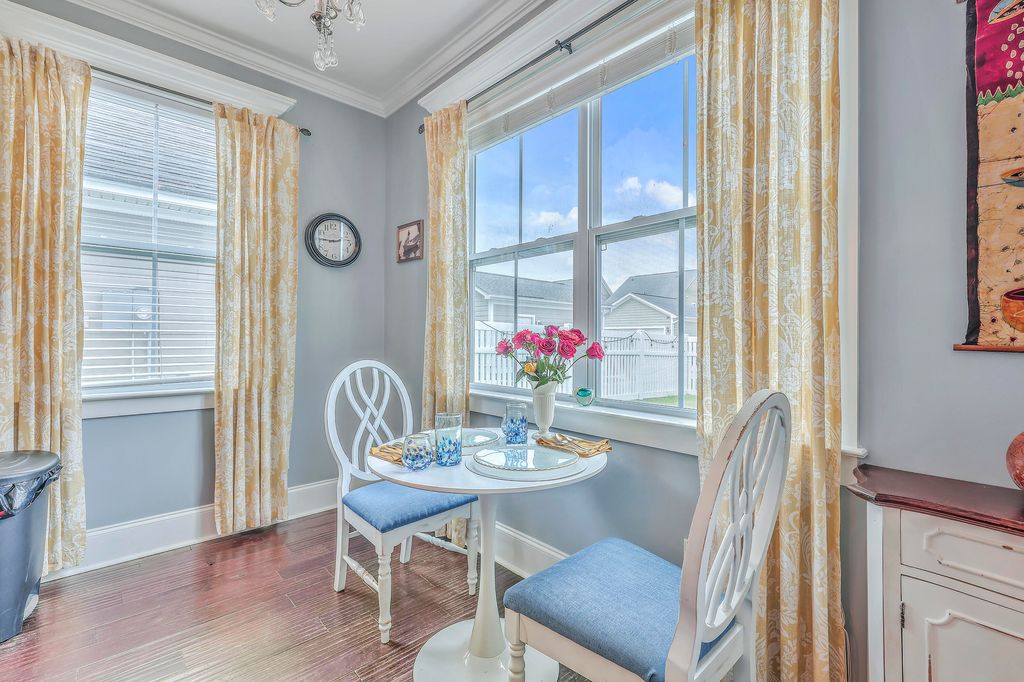 Image 17 of property listing at 200 Crossandra Avenue, Summerville, SC 29483