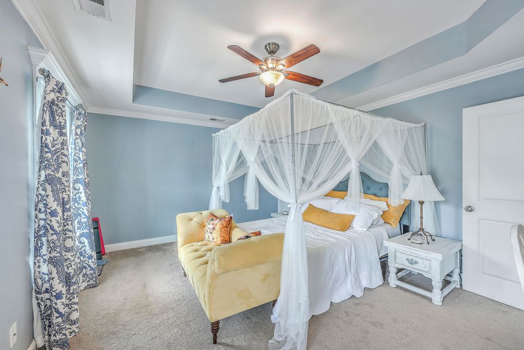 Image 20 of property listing at 200 Crossandra Avenue, Summerville, SC 29483