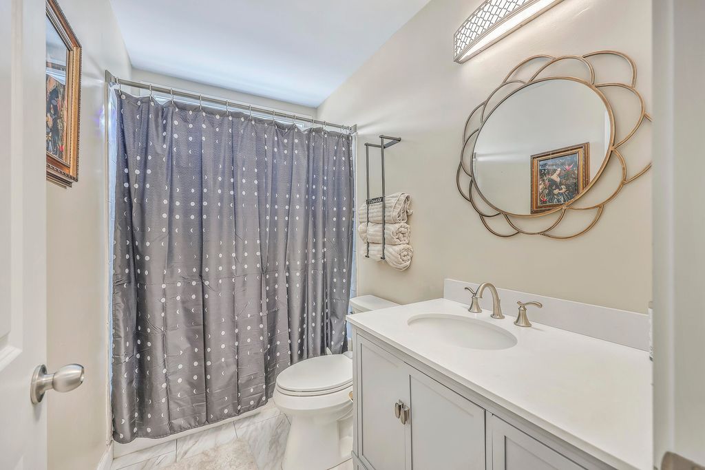 Image 31 of property listing at 200 Crossandra Avenue, Summerville, SC 29483