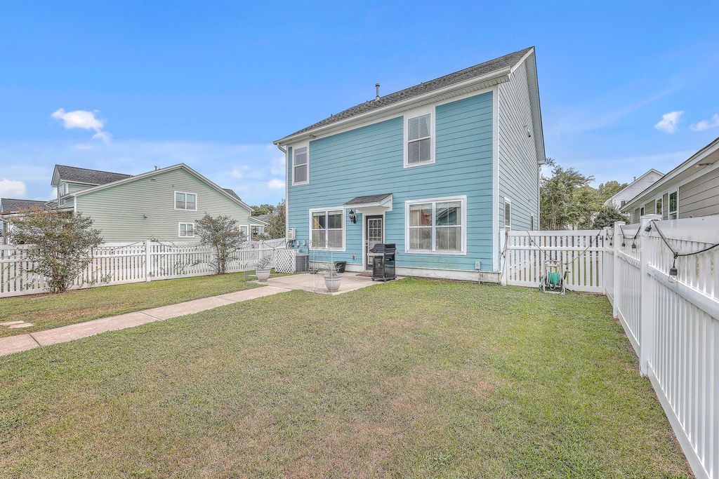 Image 32 of property listing at 200 Crossandra Avenue, Summerville, SC 29483