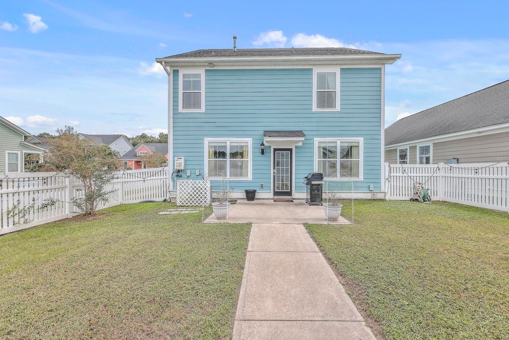 Image 33 of property listing at 200 Crossandra Avenue, Summerville, SC 29483