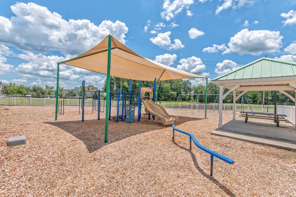 Image 42 of property listing at 200 Crossandra Avenue, Summerville, SC 29483