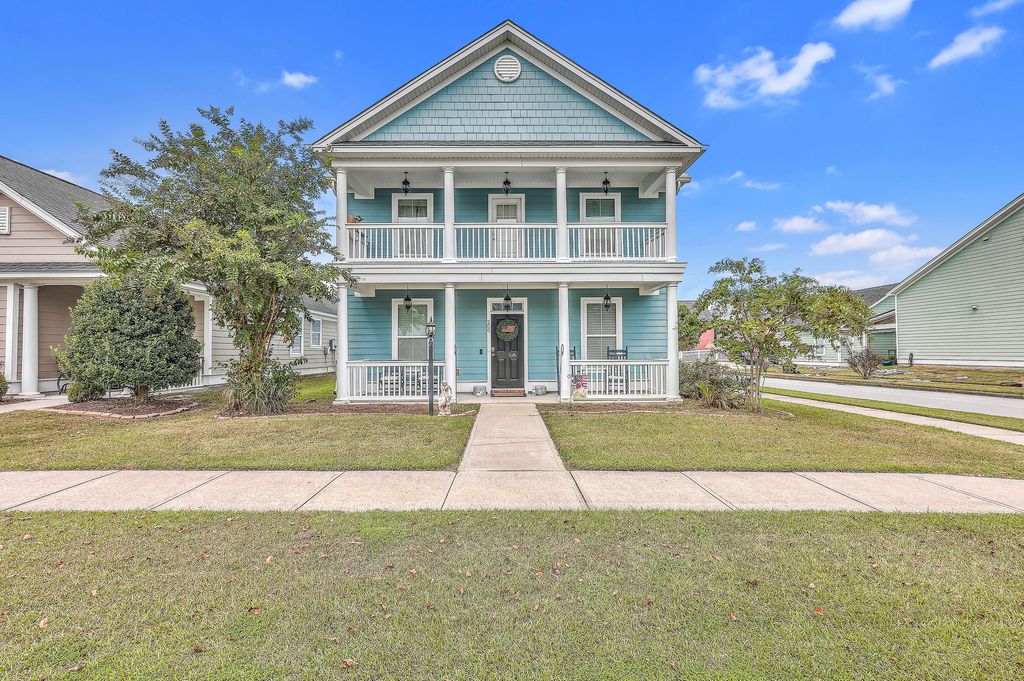 Image 5 of property listing at 200 Crossandra Avenue, Summerville, SC 29483