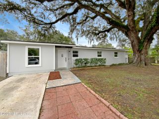 2535 LA TRELLE Court, Jacksonville, FL 32210