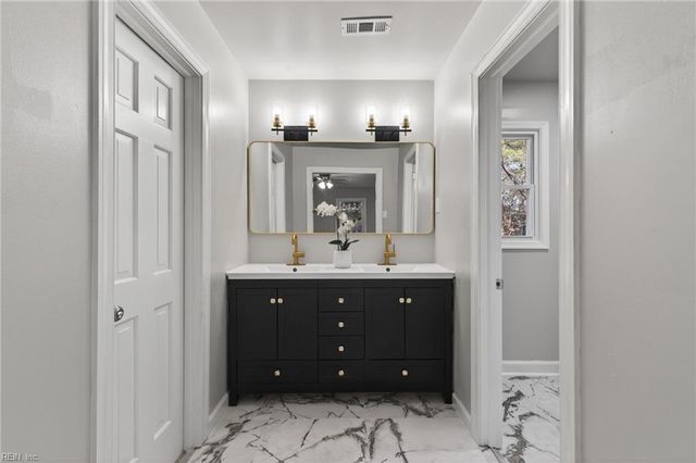 2 Clarendon CT, Williamsburg, VA 23188