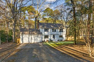 2 Clarendon CT, Williamsburg, VA 23188
