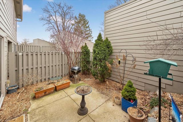 768 Watersedge Drive, Ann Arbor, MI 48105