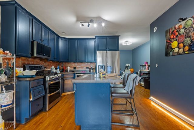 949 W 51st Street, Chicago, IL 60609