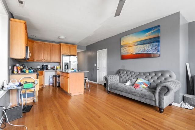 949 W 51st Street, Chicago, IL 60609