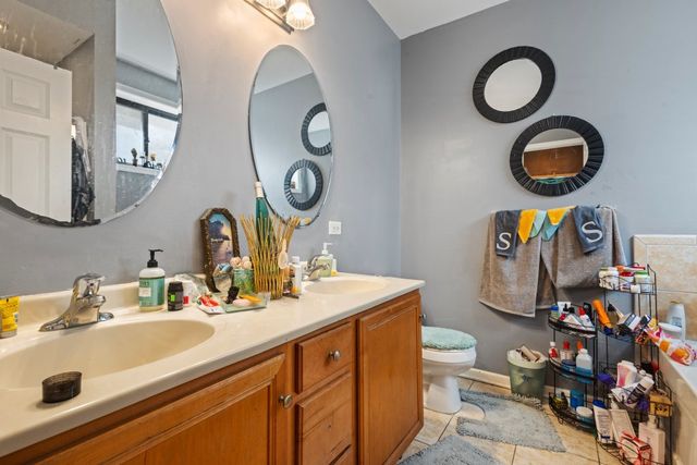 949 W 51st Street, Chicago, IL 60609