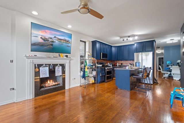 949 W 51st Street, Chicago, IL 60609