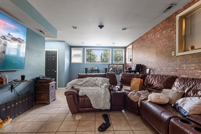 949 W 51st Street, Chicago, IL 60609