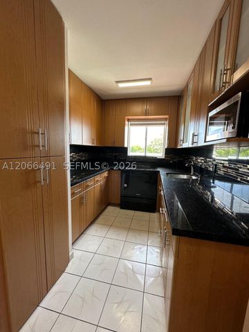 2921 SW 10th St 33, Miami, FL 33135