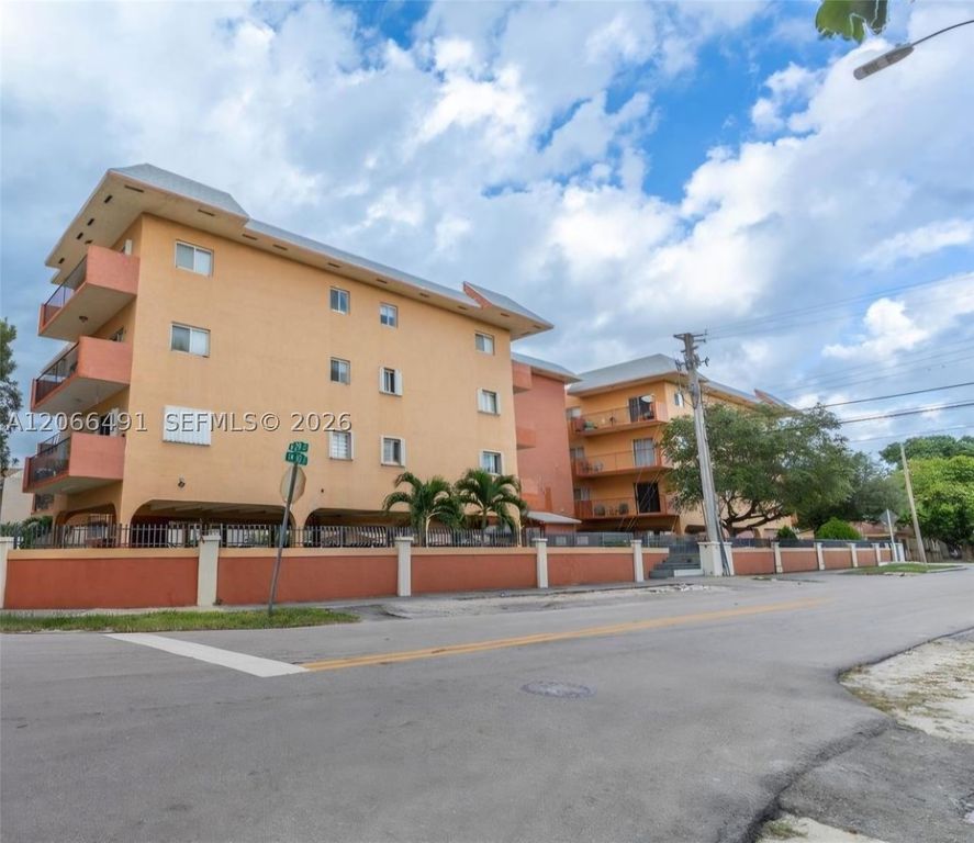 2921 SW 10th St 33, Miami, FL 33135