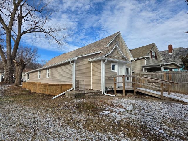 3118 N 11th Street, St Joseph, MO 64505