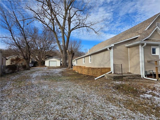3118 N 11th Street, St Joseph, MO 64505