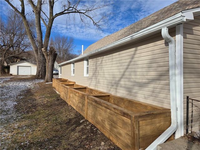 3118 N 11th Street, St Joseph, MO 64505