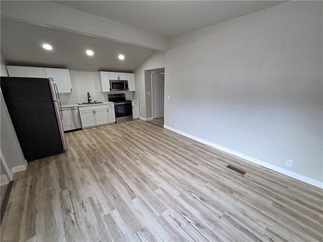 3118 N 11th Street, St Joseph, MO 64505