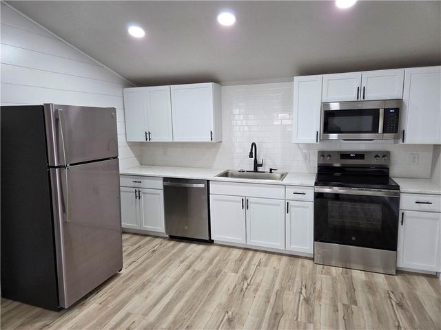 3118 N 11th Street, St Joseph, MO 64505