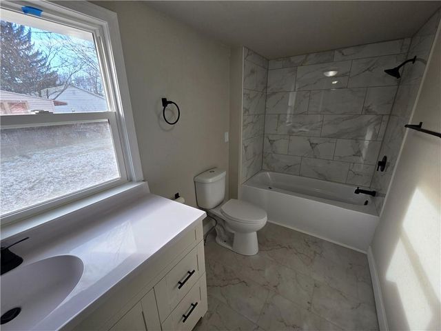 3118 N 11th Street, St Joseph, MO 64505