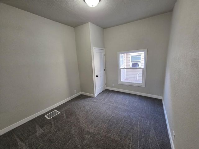 3118 N 11th Street, St Joseph, MO 64505