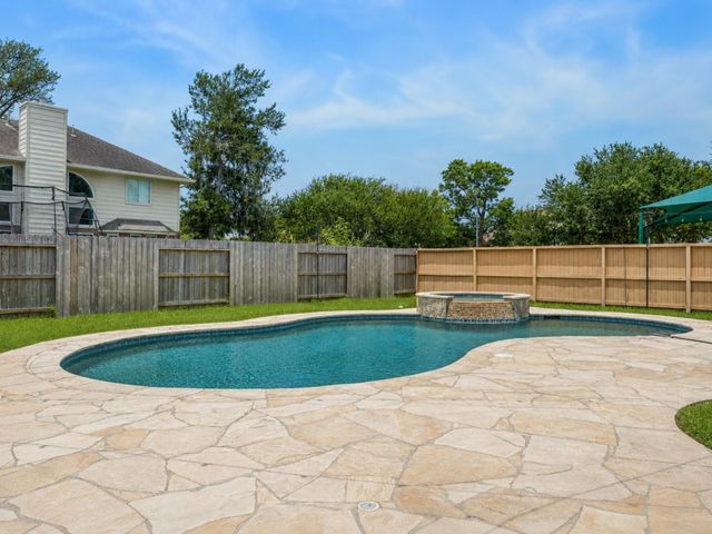 1331 Shady Bend Drive, Sugar Land, TX 77479