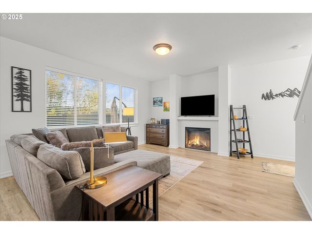 422 Ne TIMBERLINE St, Estacada, OR 97023