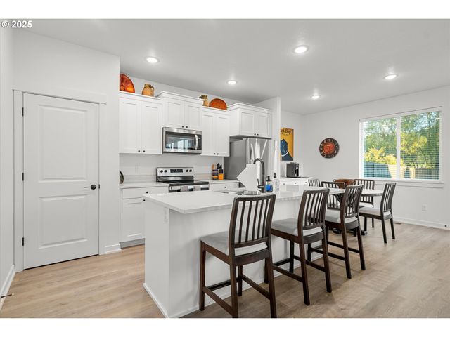 422 Ne TIMBERLINE St, Estacada, OR 97023