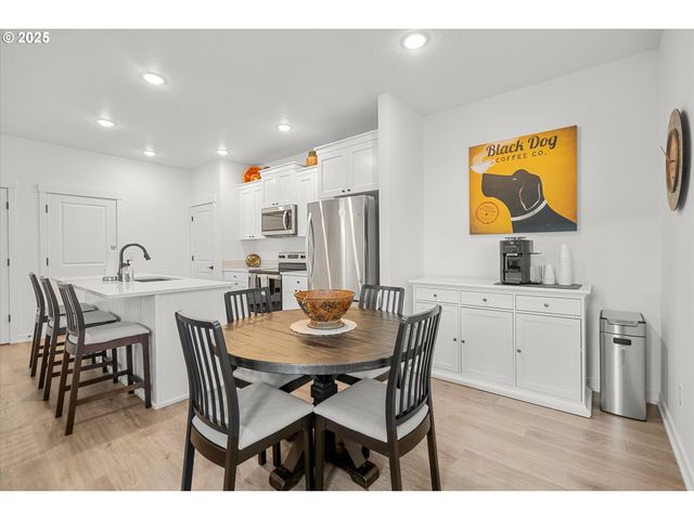 422 Ne TIMBERLINE St, Estacada, OR 97023