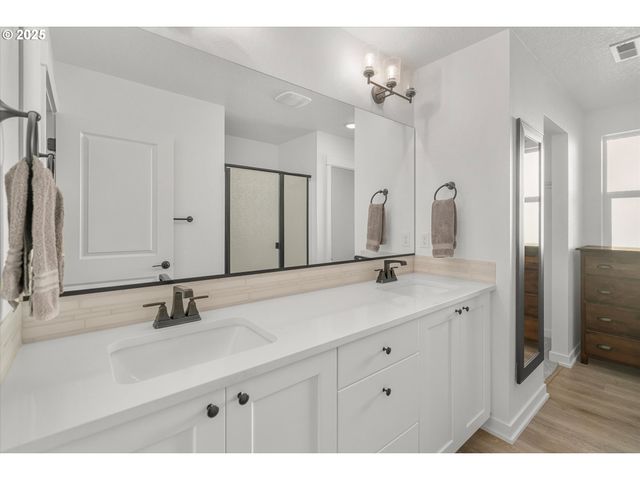 422 Ne TIMBERLINE St, Estacada, OR 97023