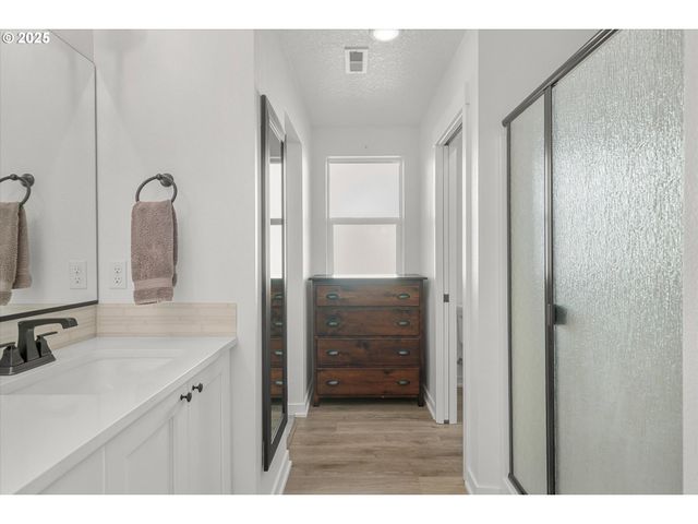 422 Ne TIMBERLINE St, Estacada, OR 97023