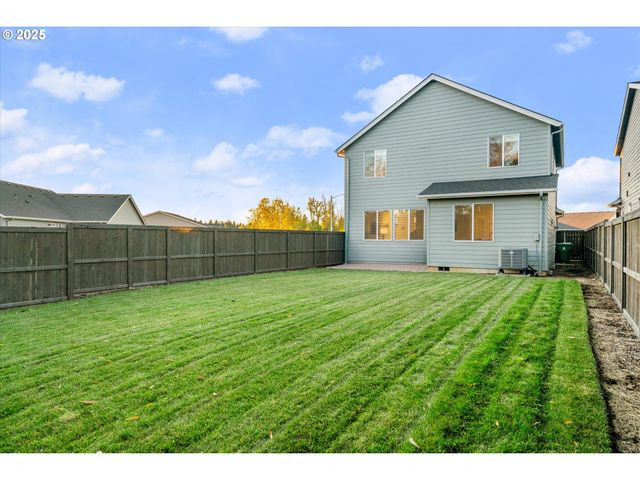 422 Ne TIMBERLINE St, Estacada, OR 97023