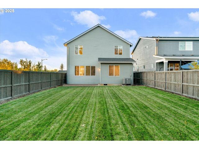422 Ne TIMBERLINE St, Estacada, OR 97023