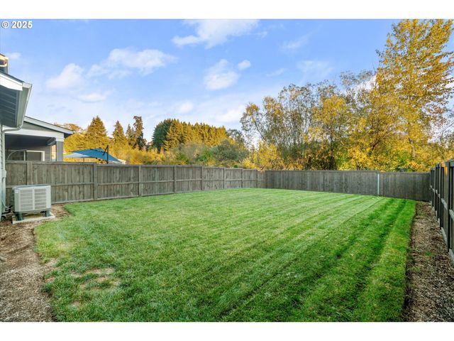 422 Ne TIMBERLINE St, Estacada, OR 97023