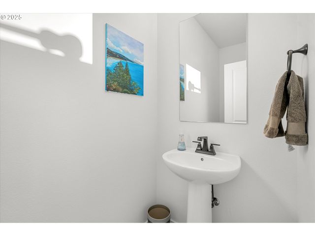 422 Ne TIMBERLINE St, Estacada, OR 97023